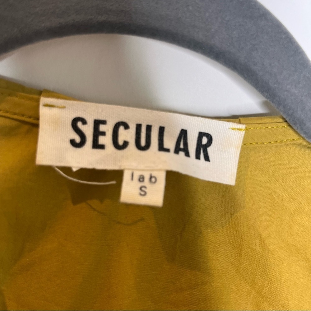 Secular Lab | Cropped Asymmetrical Top - Picture 4 of 5